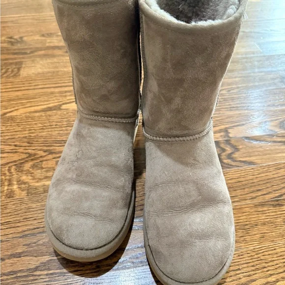 UGG Classic Short II Boots in Gray - Picture 6 of 8